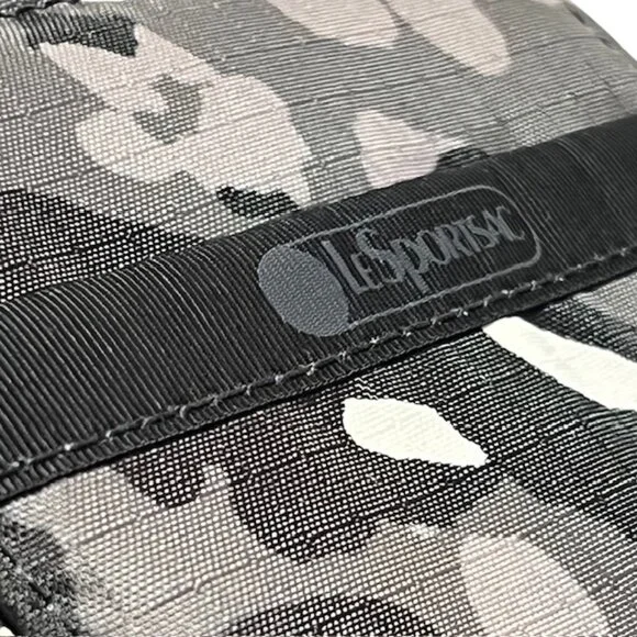 LE SPORTSAC Leopard Noir Bi-Fold Wallet NWT - Picture 3 of 15